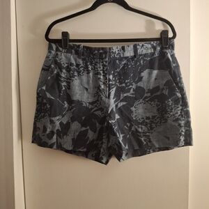 GAP Women's Navy And Light Blue Floral Tailored Shorts